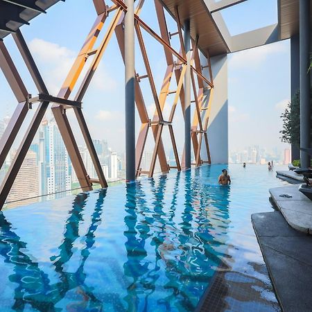 Scarletz Suites By Mykey 쿠알라룸푸르 외부 사진 The pool at the 39th floor