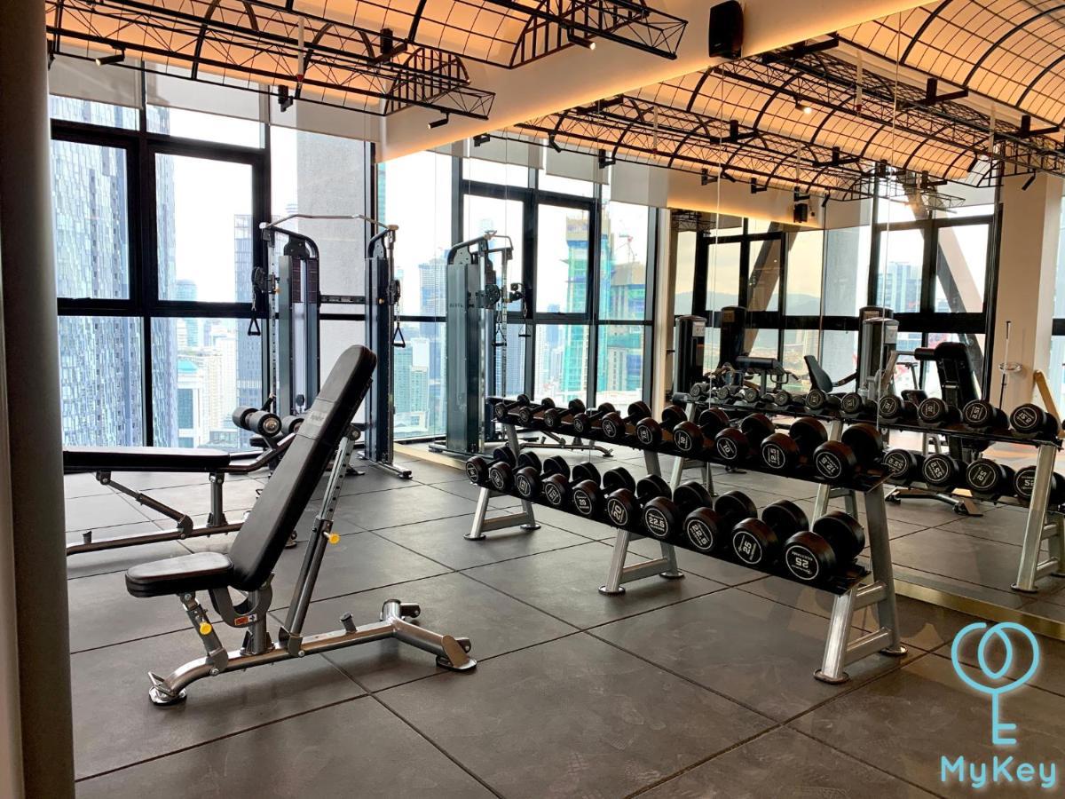 Scarletz Suites By Mykey 쿠알라룸푸르 외부 사진 The gym at the 10th floor