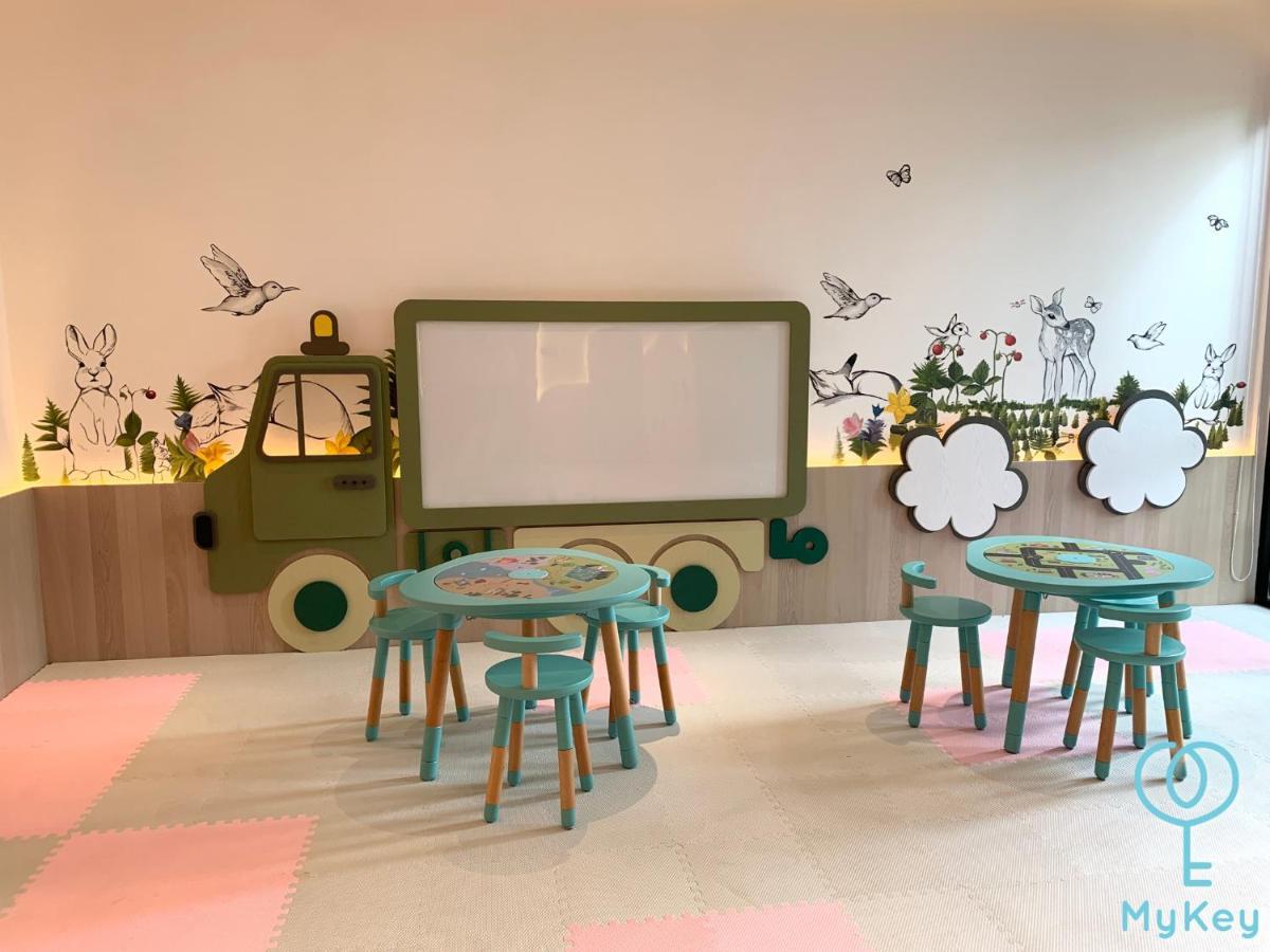 Scarletz Suites By Mykey 쿠알라룸푸르 외부 사진 A classroom at MyKey