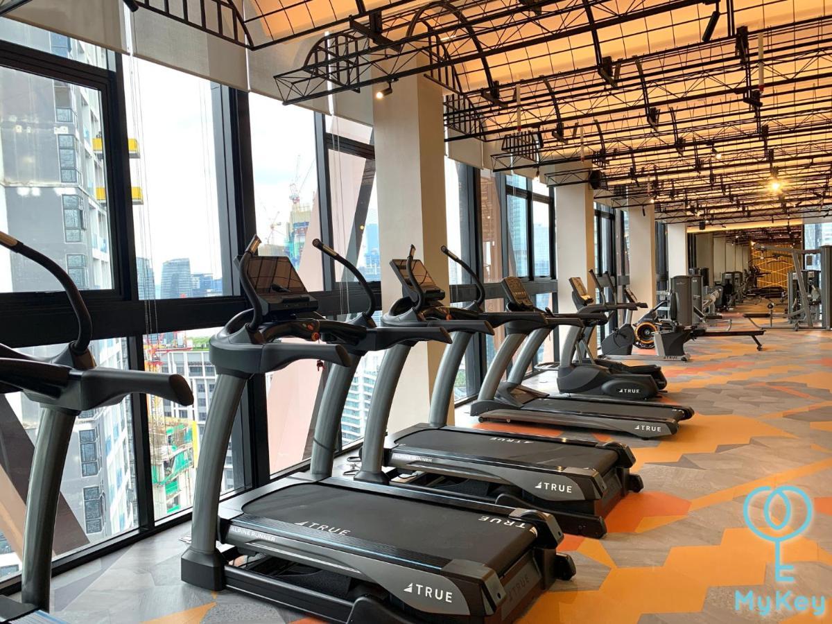 Scarletz Suites By Mykey 쿠알라룸푸르 외부 사진 Fitness Center
