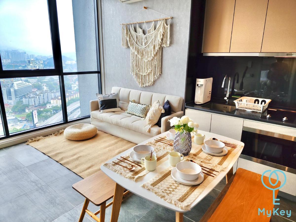 Scarletz Suites By Mykey 쿠알라룸푸르 외부 사진 A modern apartment in Kuala Lumpur, Malaysia