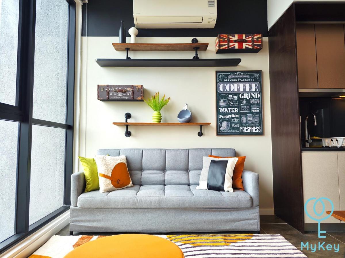 Scarletz Suites By Mykey 쿠알라룸푸르 외부 사진 A micro apartment in Hong Kong