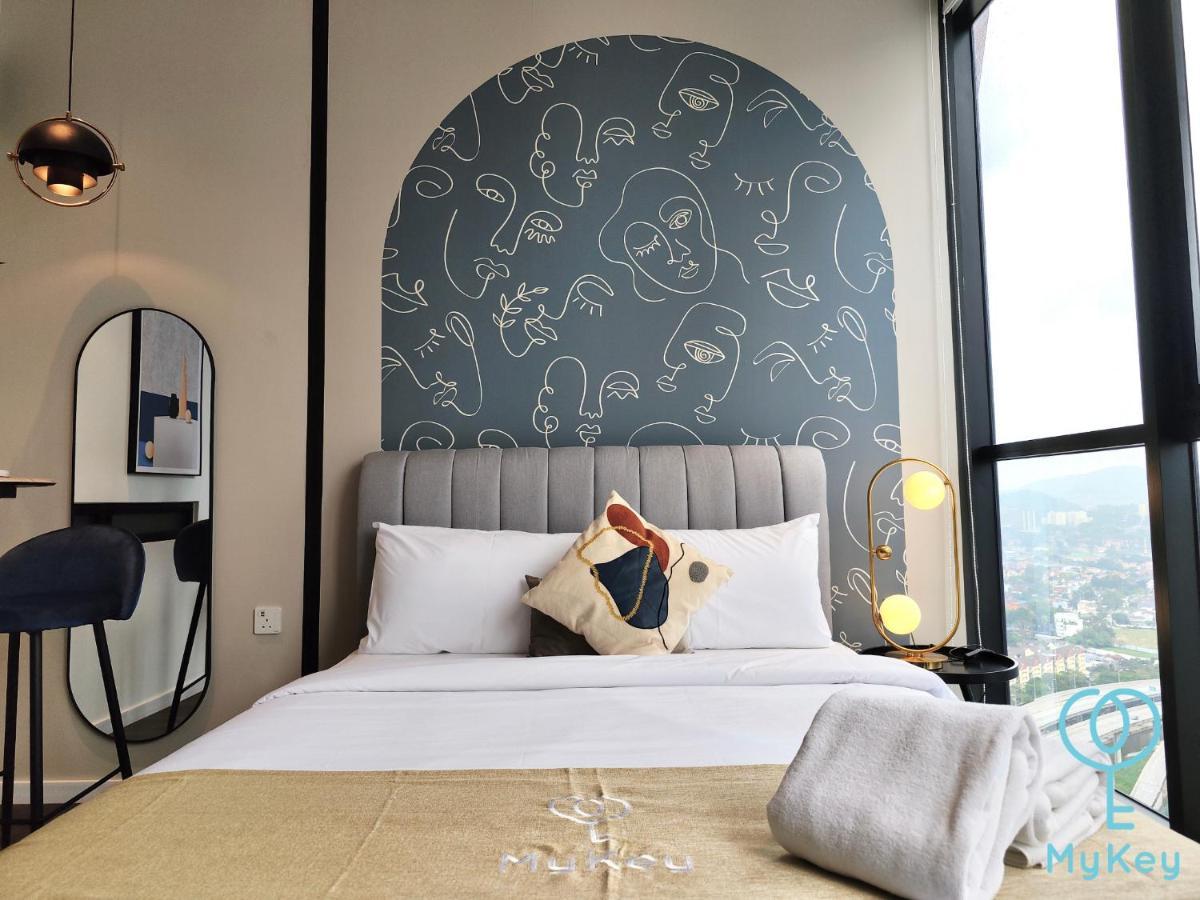 Scarletz Suites By Mykey 쿠알라룸푸르 외부 사진 Deluxe Room